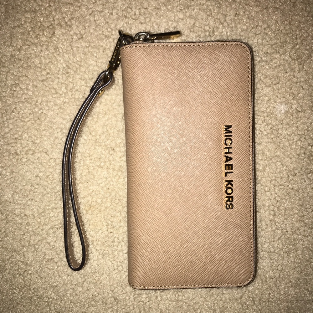 Michael Kors wristlet
